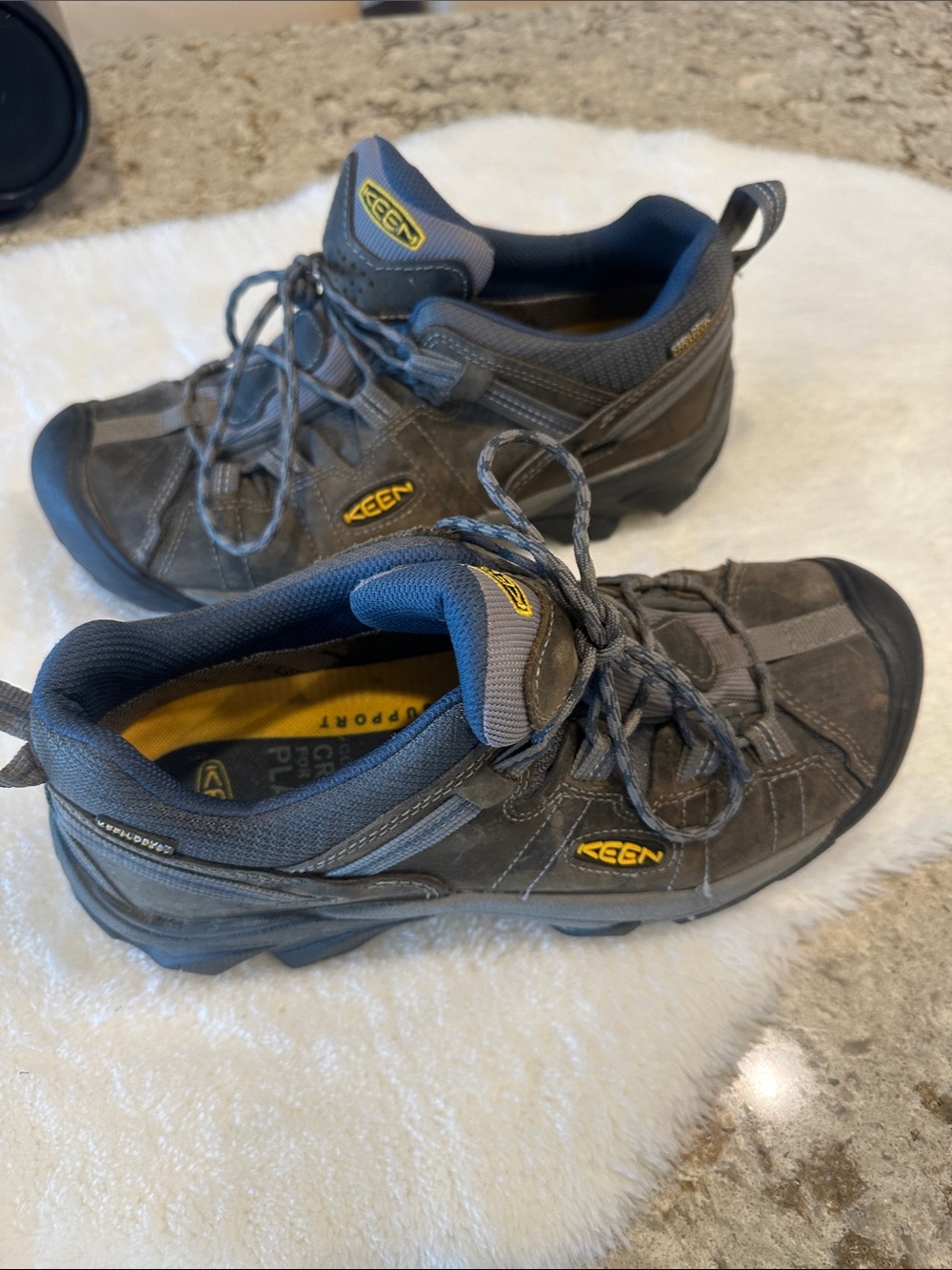 Men’s keen sneakers